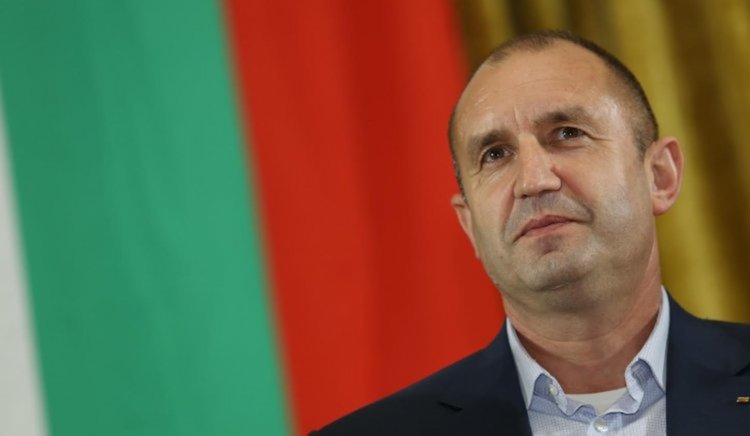 Президентът Румен Радев подписа първите си укази