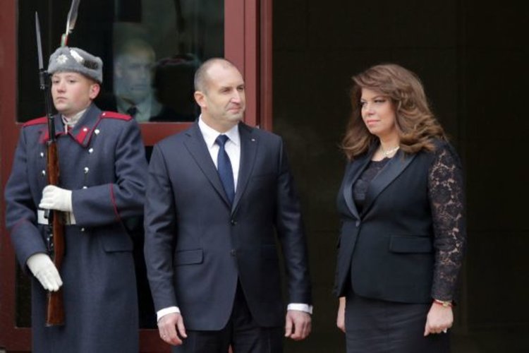 Йотова с право да дава гражданство, убежище и да помилва