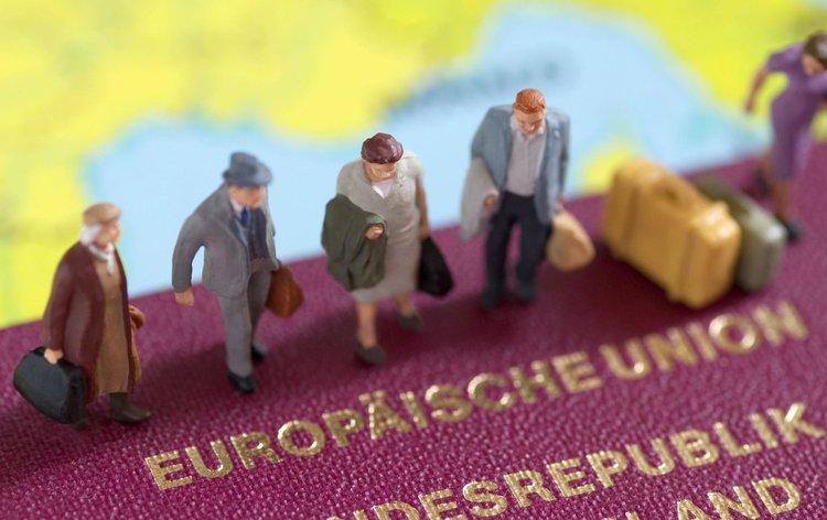 Германия с рекордно население заради бежанците