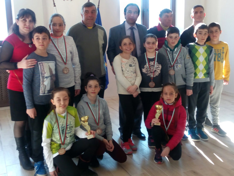Злато, сребро и три бронза завоюва "Тритон Екстрийм" на Държавното по ски бягане 