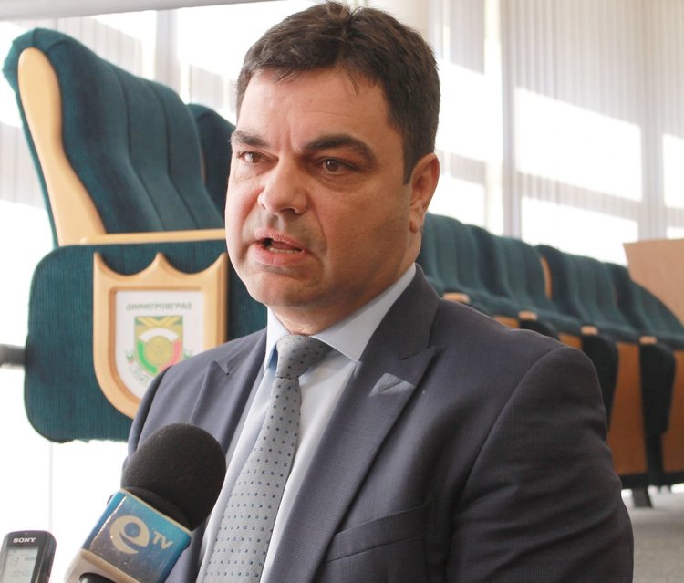 През март правят първа копка на асфалтовата база край Крепост