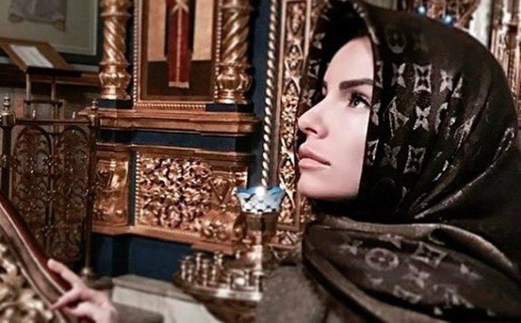 Юлия Волкова се завръща от исляма в православната вяра
