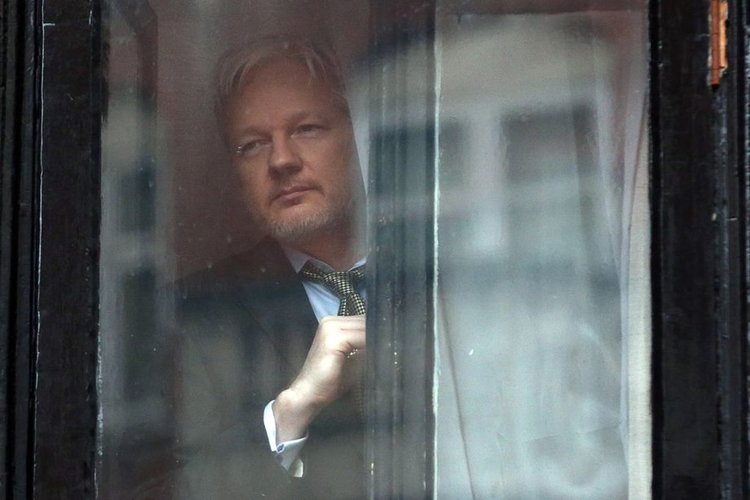 Плачещият ангел на ЦРУ "слухти" през телевизора