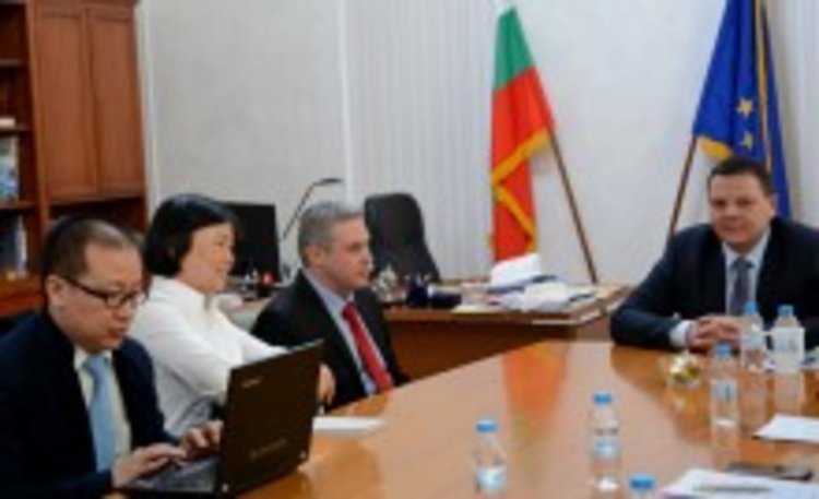 Официално: Китай иска да инвестира в нов завод за електрически и дизелови мотрисни влакове в България