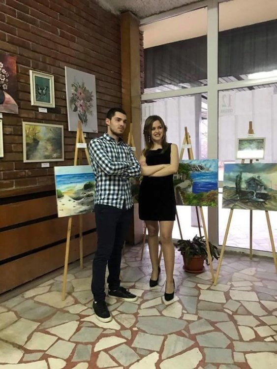 Гимназисти откриха първата си изложба
