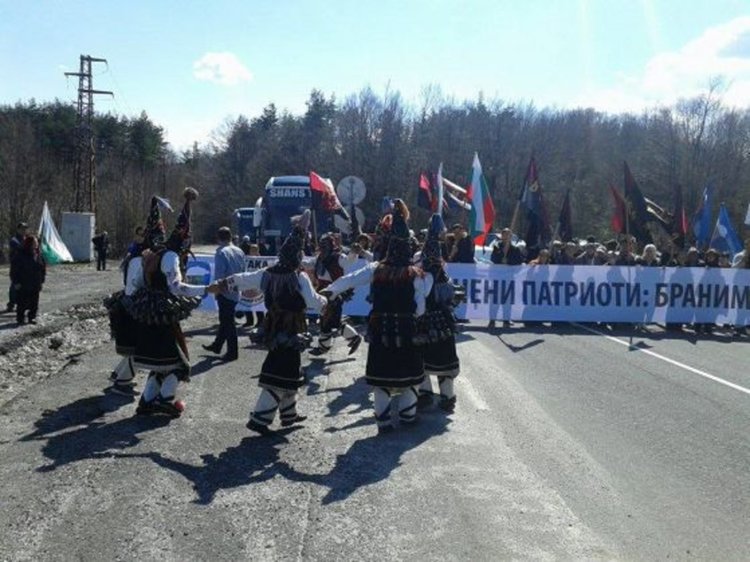 Границата с Турция незабавно да се отвори, нареди властта