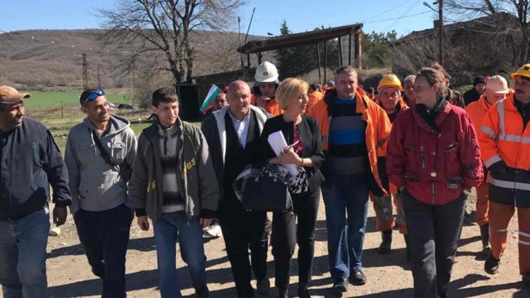 Миньорите от „Оброчище“ прекратиха стачката
