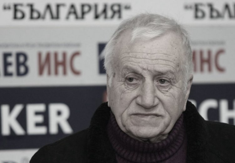 Поклонението пред Иван Абаджиев на ст. ”Васил Левски”