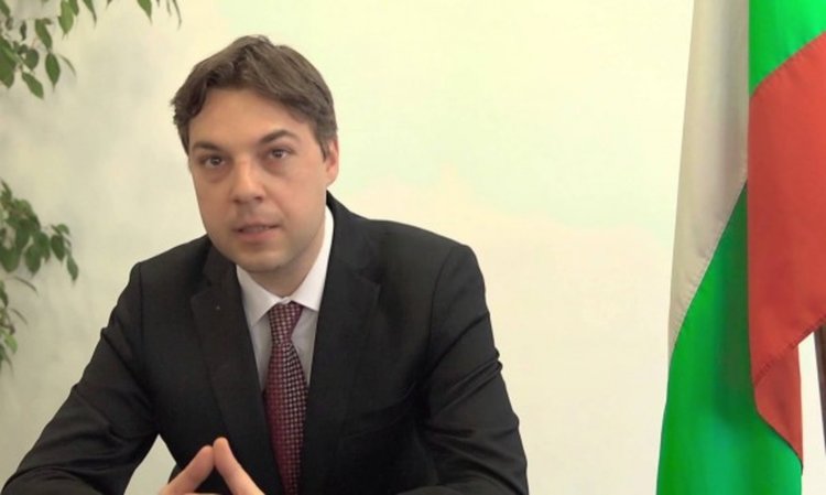 Кой написа, кой подписа, кого уволниха за скандалната уседналост