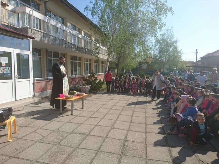 Малчуганите от "8 март" се подготвиха за Великден