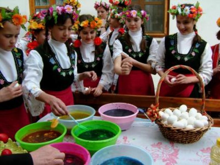 Младежите на ГЕРБ организират „мацаница”на яйца