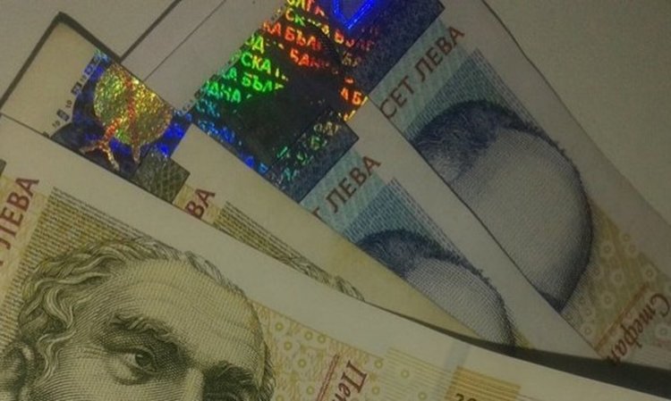 Мним кабелен техник задигна 3 000 лв. от 70-годишна