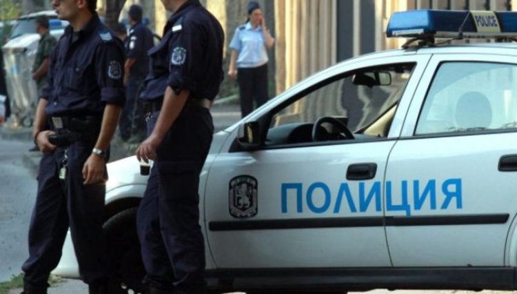 Пребиха и ограбиха самотна психично болна жена в дома й