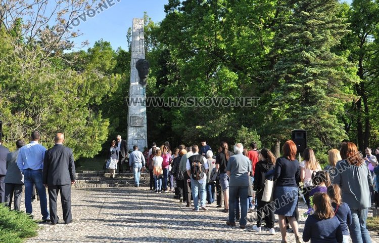 Димитровградчани почетоха паметта на Пеньо Пенев