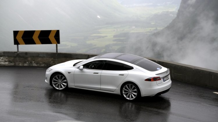 Колко са автомобилите Tesla в България
