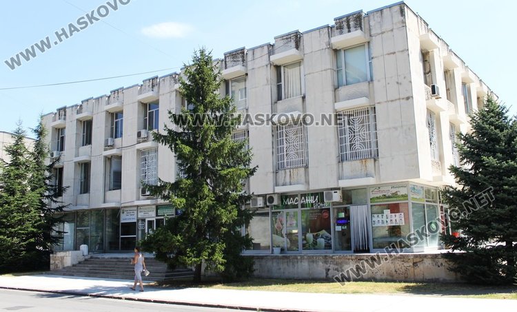 Лекар и акушерка търсят чрез бюрото по труда в Димитровград