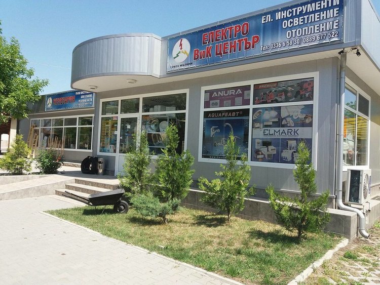 LED осветление на промоционални цени предлагат в разширения магазин „Трите мълнии“