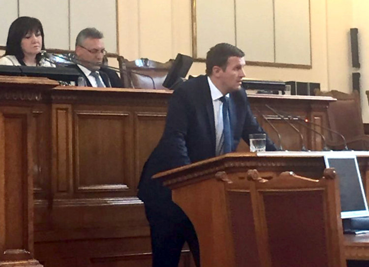 Станислав Дечев напусна Народното събрание