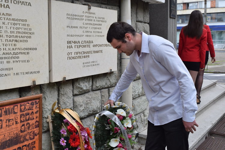     72 години от Девети май,паметният ден на Двадесети век