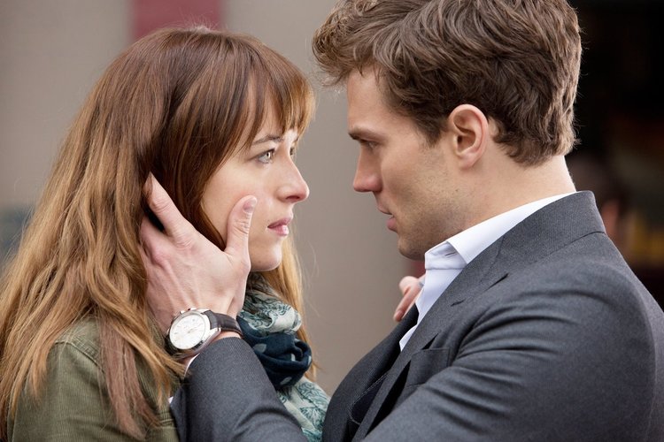 Нов трейлър на "50 нюанса освободени" с мускулите на Джейми Дорнан (видео)