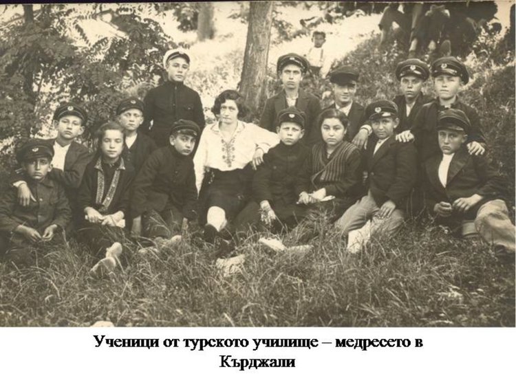 Мюсюлманската религия и обучението по нея в турските училища преди 1944 г.