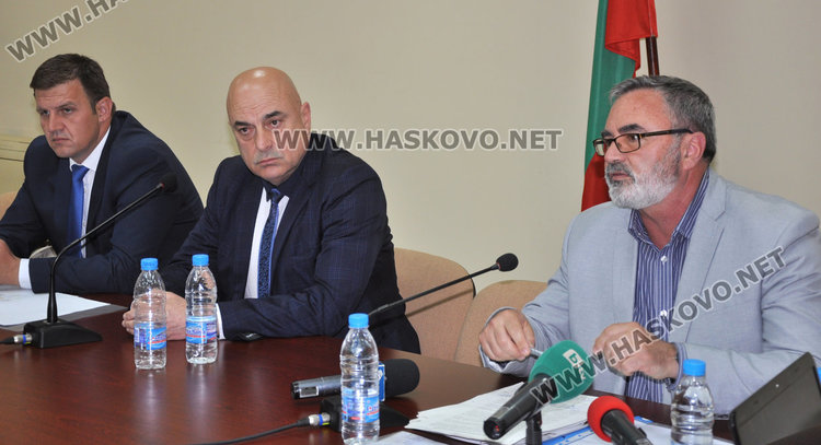 Източват част от водата в замърсените кладенци в Хасково за нови проби