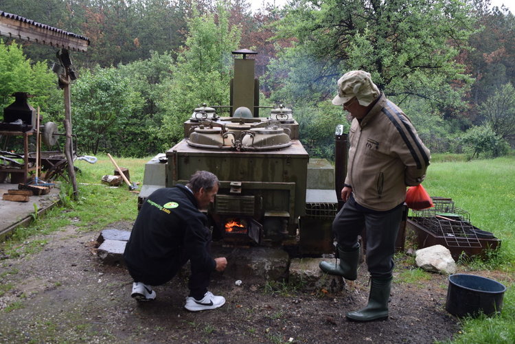 Eском се събра на чеверме на Военния лагер,предпочете фасулът на майстор Али