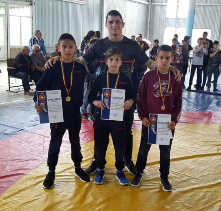 Двама димитровградски борци станаха шампиони на България