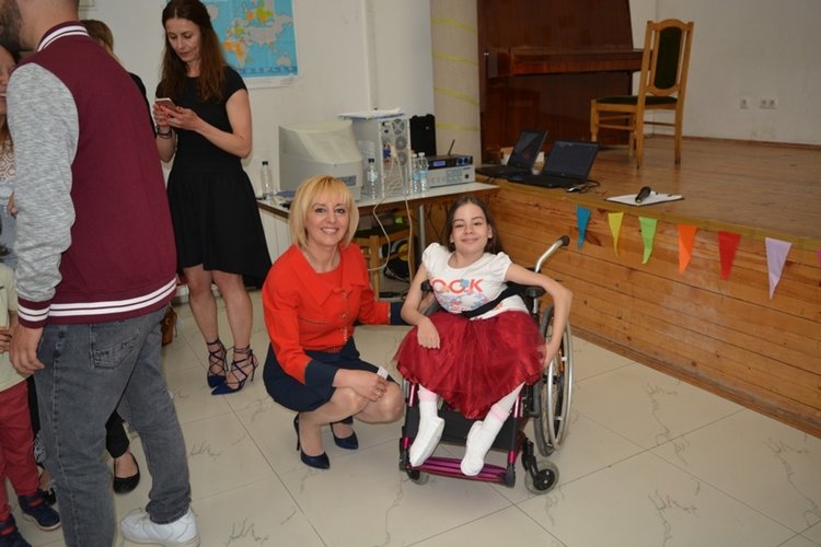 Клип на омбудсмана  разяснява в училище правата на децата
