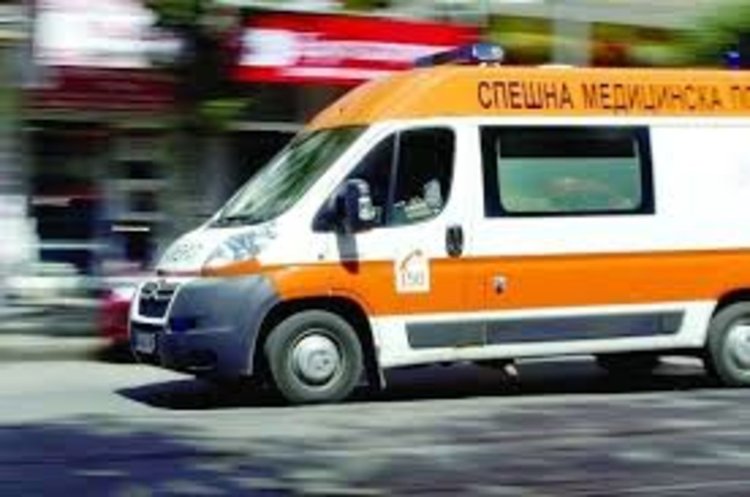  Пиян заби колата си в дърво, отърва се с рана на главата