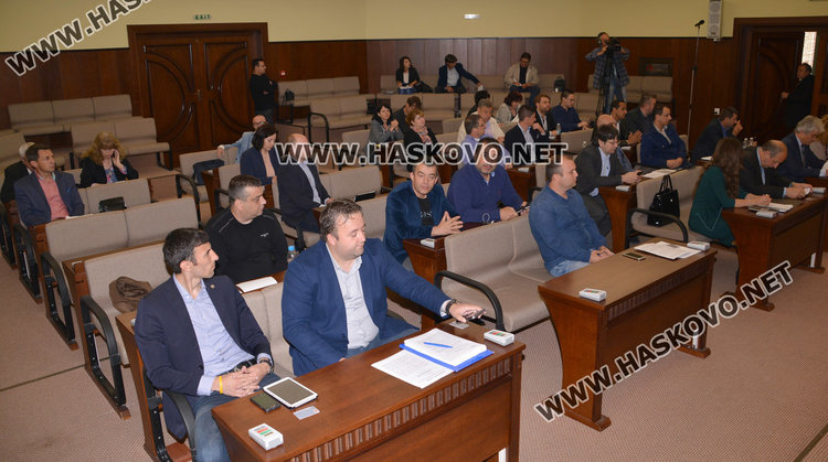 Общински съветници в Хасково искат увеличение на заплатите си