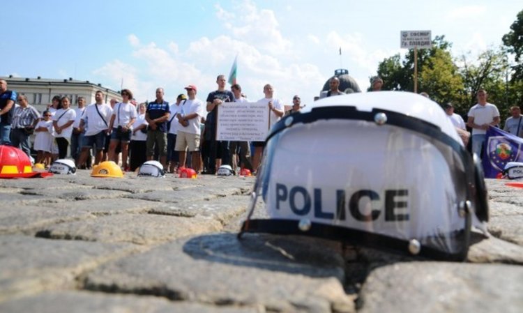 Скокът на заплатите на полицаите – с въпросителна  