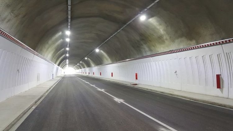 АПИ спира движението в района на тунела в Устово, има обходни маршрути