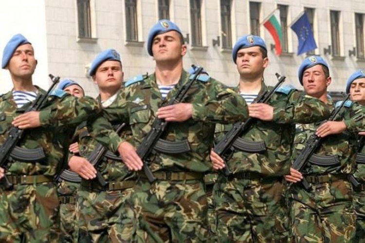 Дадоха на военните право на отпуск по бащинство