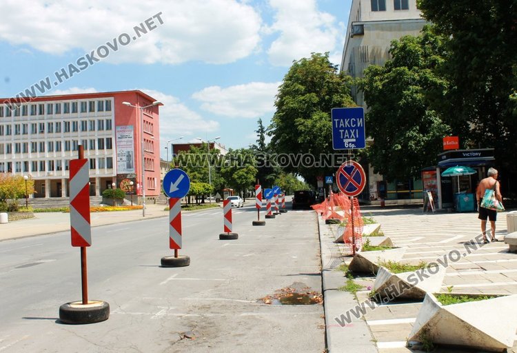 Стоянката за таксита на бул."Раковски" на ново място