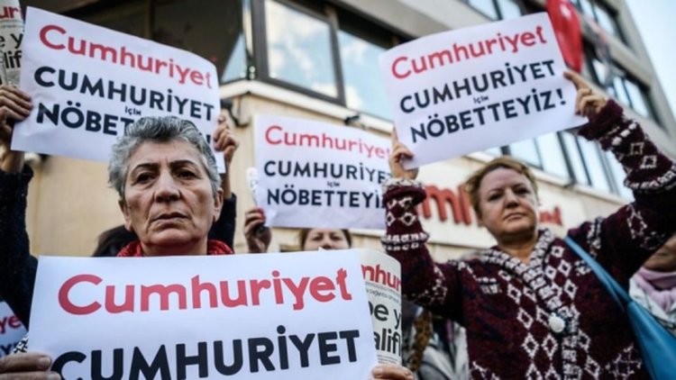 В Турция започва процесът против журналисти от ”Джумхуриет”