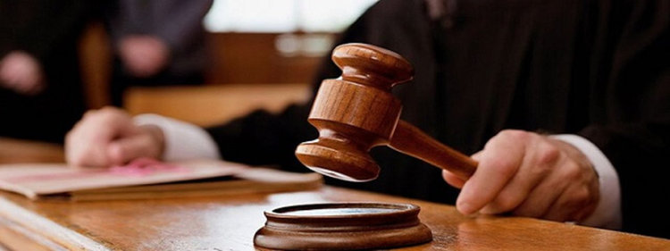 Глобиха пиян тинейджър вилнял в полицейското управление