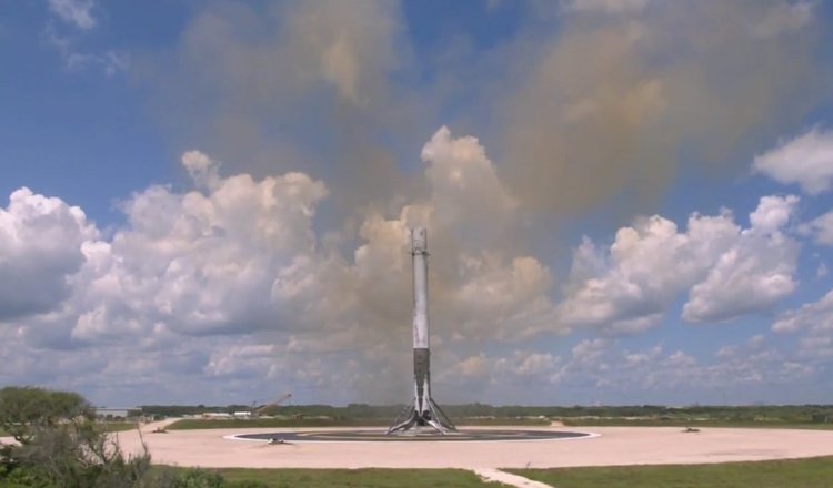 Ракетата Falcon 9 - успешен старт с над 3 тона товар и приземяване (видео)
