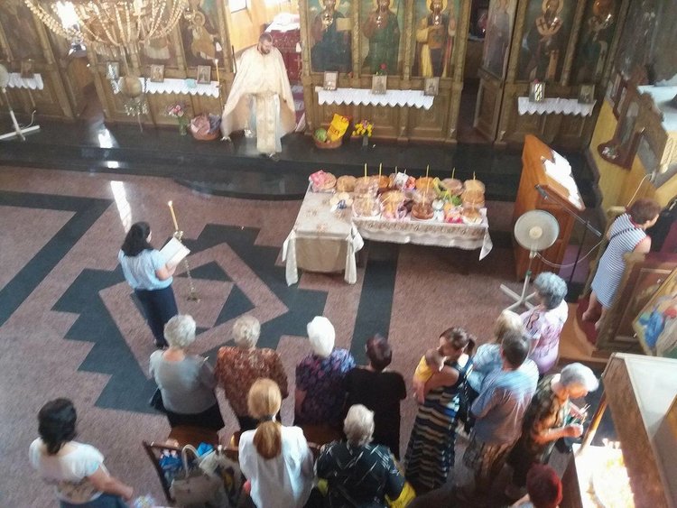 Успение на Пресвета Богородица събра християните в храма