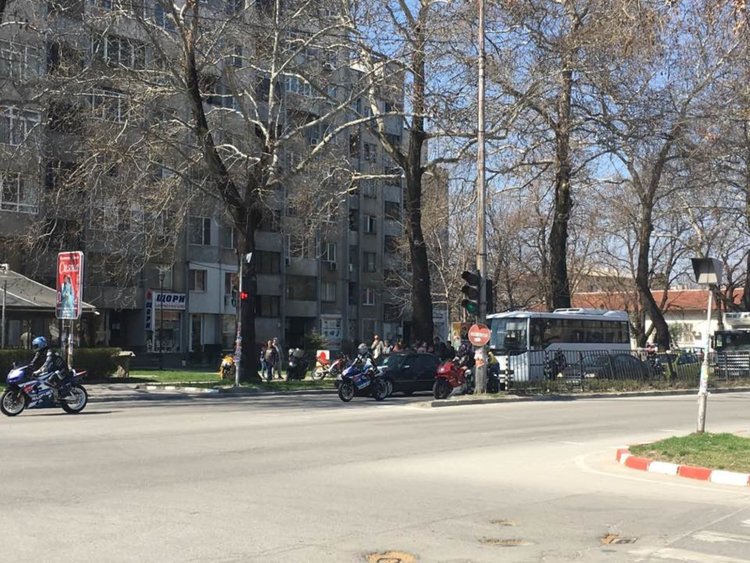 Реорганизират движението по бул. "България" за два месеца