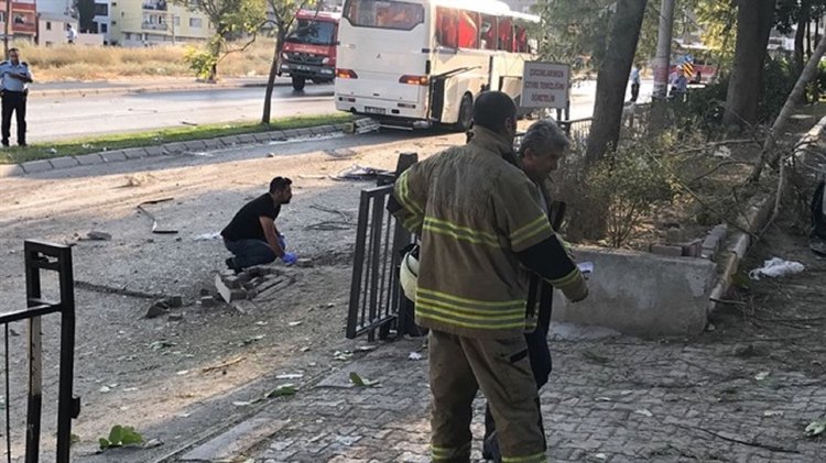 Бомба в Измир рани шестима