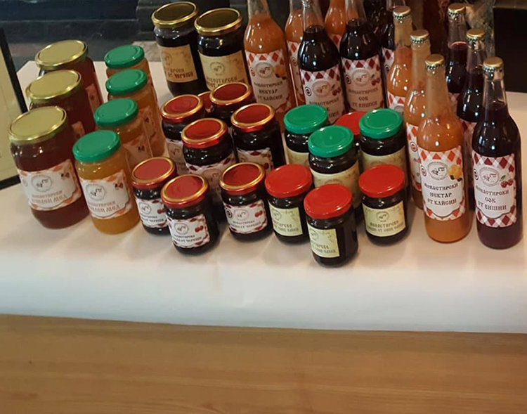 Пъстро, вкусно и полезно – панаирът на продукти от биорезерват „Червената стена“