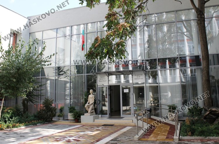 Показват плакати от Световното магическо изкуство в Димитровград