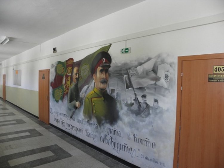 Стенопис посветен на свободата украси стена в Езиковата гимназия в Смолян 
