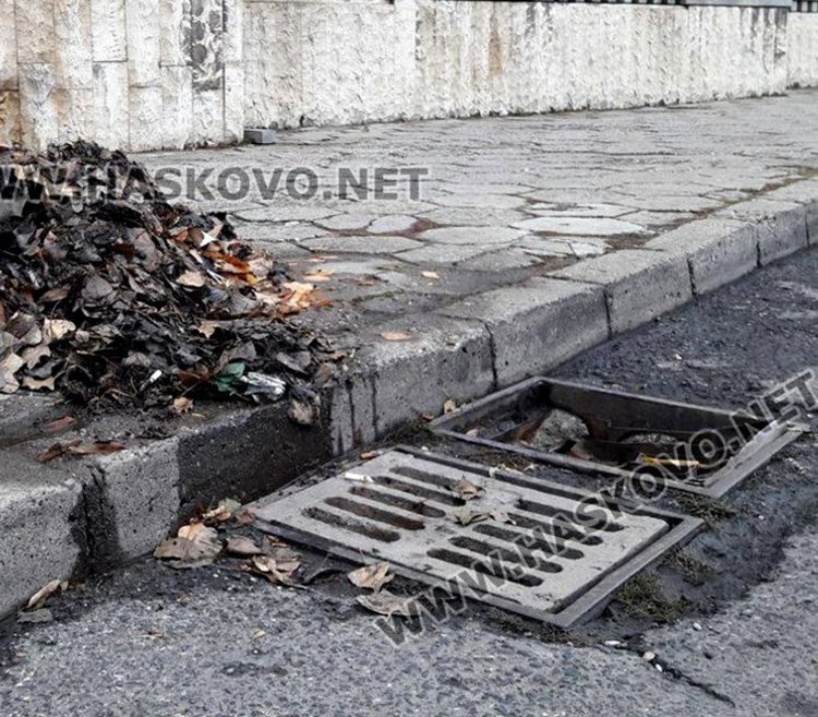 Момиче си заклещи крака в шахта в Хасково