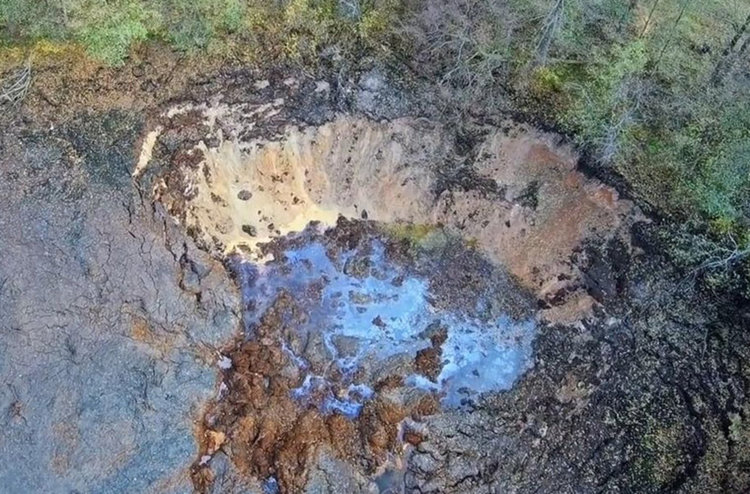 Водата на езеро изчезна под земята, заедно с всичката риба (видео)