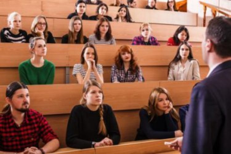 Преподаватели скочиха срещу трупането на преходни остатъци във ВУЗ, искат ги за заплати