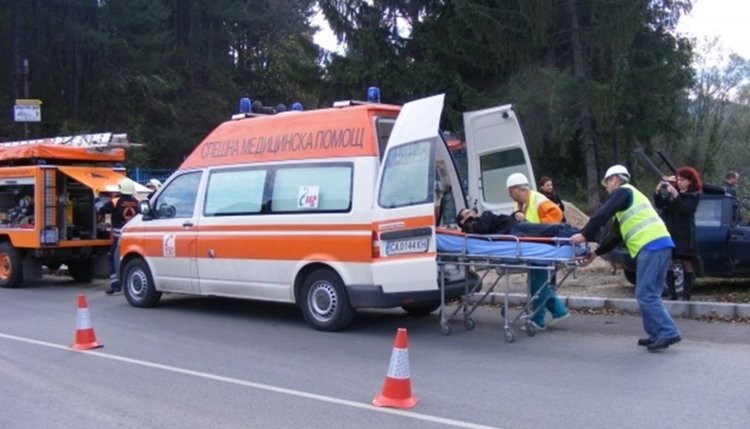 Двама пострадаха при катастрофи в почивните дни
