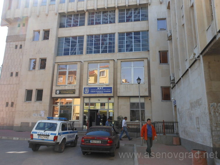 Спипаха крадла в магазин, дядо олекна с 1500 лева след кражба в дома му