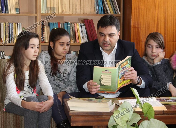 Седмицата на четенето отбелязаха алековци, гостува им кметът